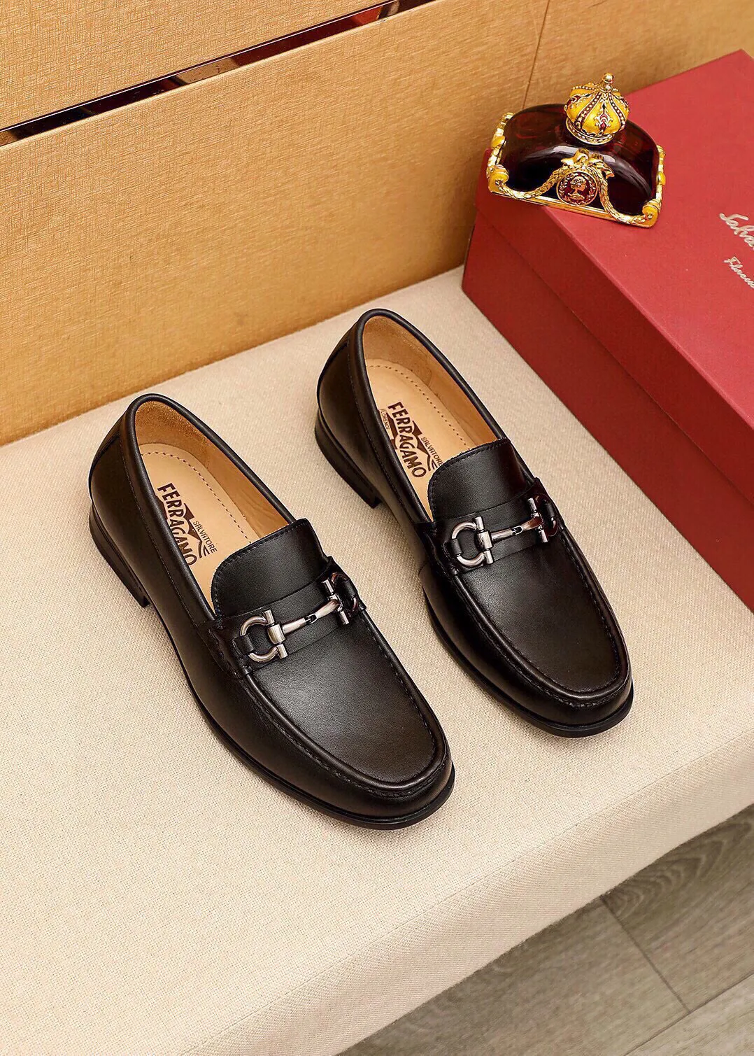 Men's shoes 💰480 💐 Product trademark: Ferragamo "Ferragamo" casual leather shoes Regular size: 38-44 (45🉑️customized) Product materials: Selected imported first-layer calfskin upper + luxury hardware buckle, imported water-dyed cow leather lining. Strong three-dimensional visual effect, original outsole color: 3⃣️seed leather materials available